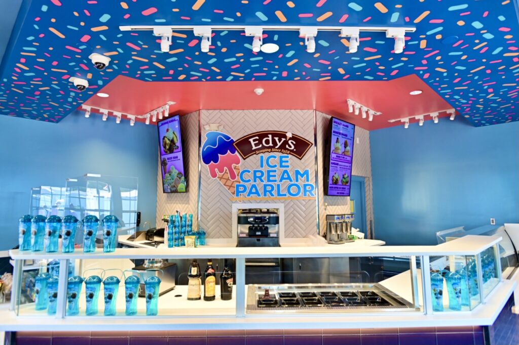 SeaWorld Orlando is a Foodie’s Delight with Spacious and Safe Dining Options